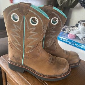 Big girls size 2.5 Ariats